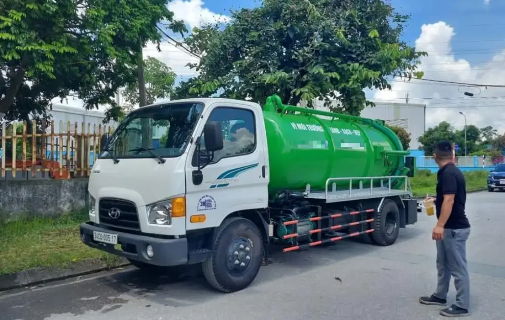 Rút hầm cầu Thị trấn Kinh Cùng 1 43 1